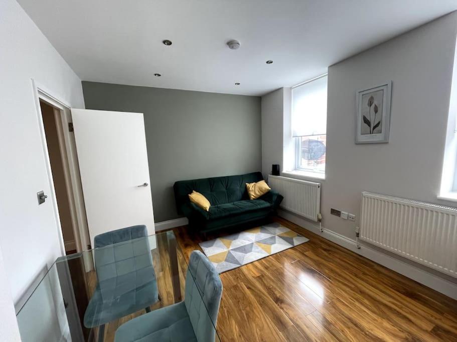 Stunning Luxury One Bedroom Serviced - *