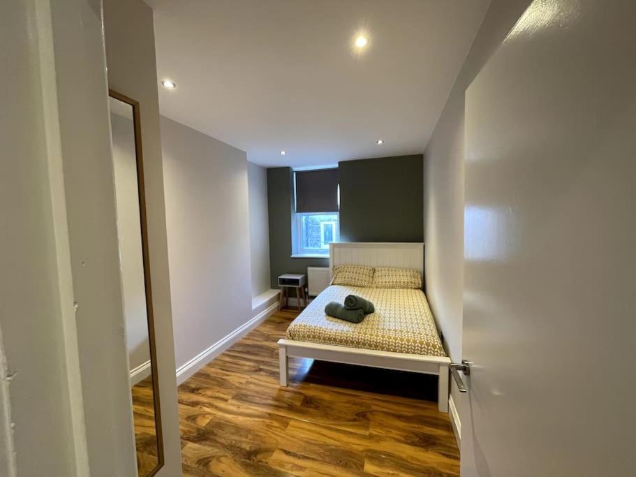 Stunning Luxury One Bedroom Serviced - London